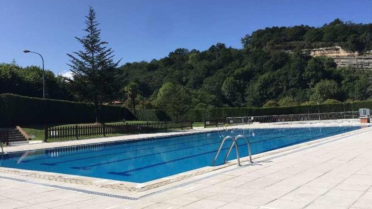La piscina de La Cueva, en Infiesto (Piloña)