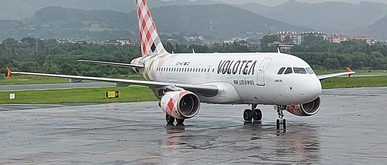 Un avión de Volotea. | ARCHIVO