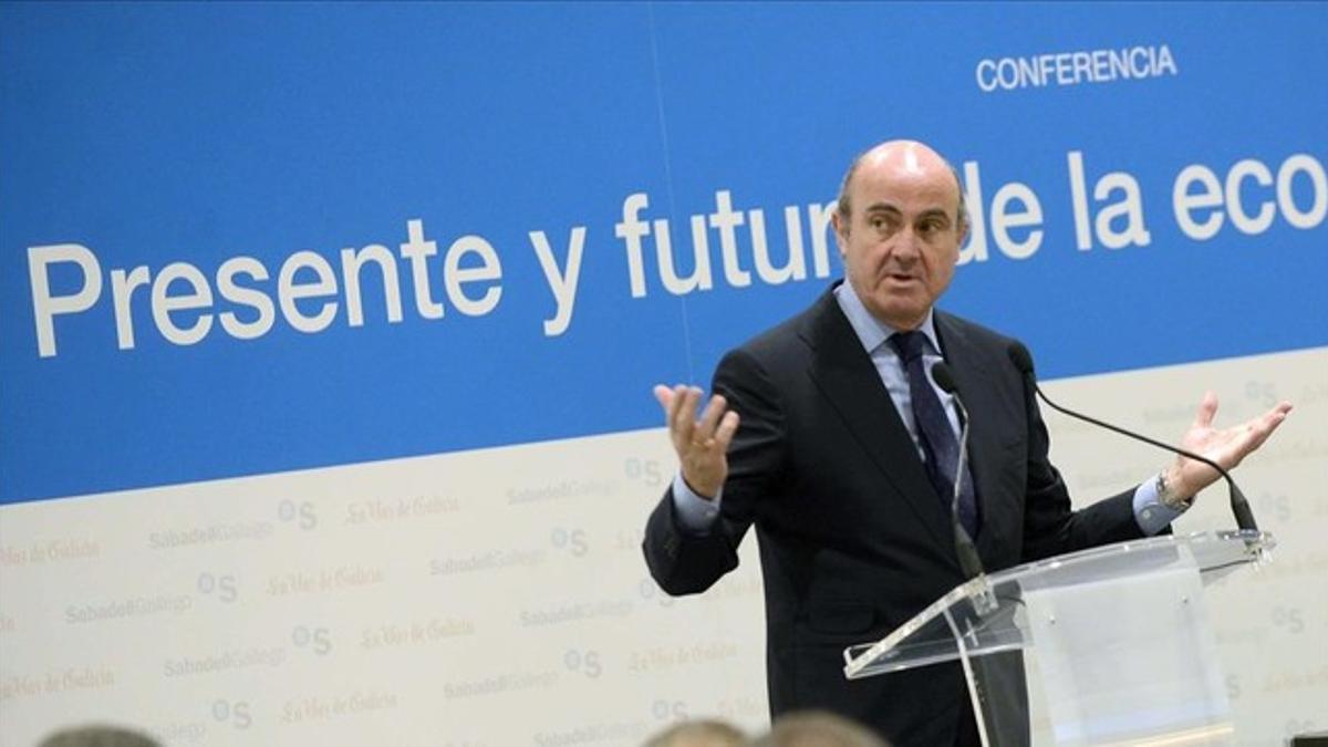 El ministro de Economía, Luis de Guindos, en unas jornadas en Arteixo (A Coruña) el día 25 de noviembre.