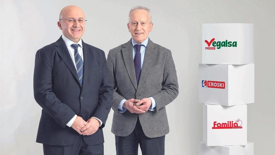José Manuel Ferreño, actual directo de la compañía, y Joaquín González, director de Vegalsa-Eroski durante 38 años.