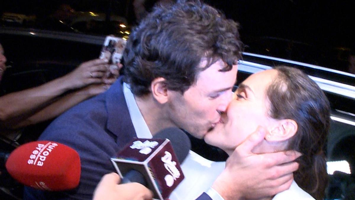Tamara Falcó e Íñigo Onieva protagonizan un apasionado beso tras el éxito de su preboda