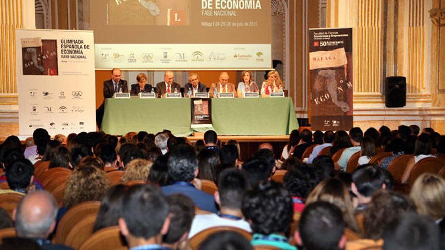 Acto de presentación de la olimpiada, en la sala María Cristina.