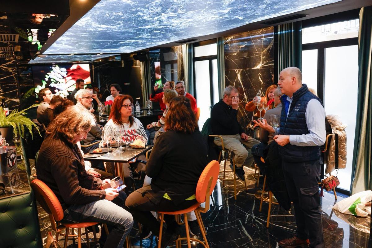 Un momento de las catas, actividades paralelas en el Mercado de la trufa.
