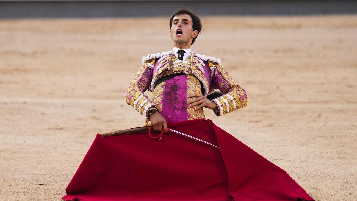 Samuel Navalón antes de iniciar su faena de muleta este viernes en Las Ventas