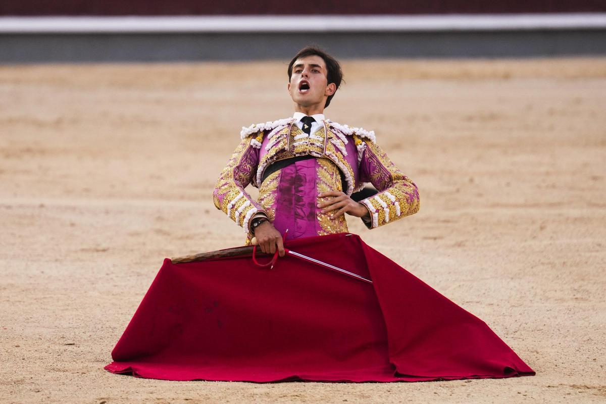 Samuel Navalón antes de iniciar su faena de muleta este viernes en Las Ventas