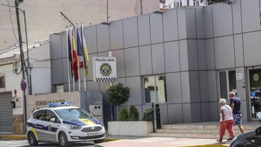 Imagen del exterior del edificio de la jefatura de Policía Local de Rojales.