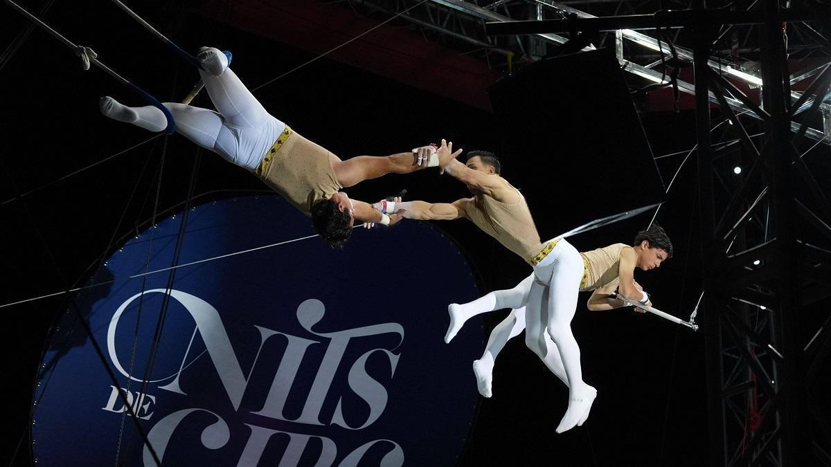 Un dels exercicis acrobàtics que s’ha pogut veure a Besalú, abans d’arribar a Roses.