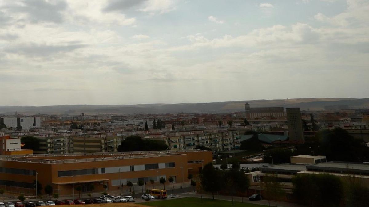 Cielo con algunas nubes sobre la capital cordobesa.