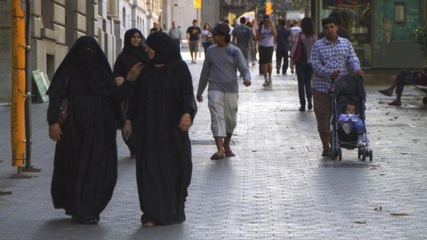 Un año de prisión para los agresores de una mujer embarazada con niqab en Barcelona