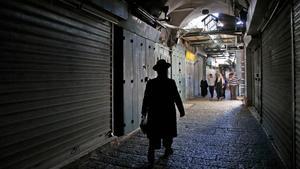 Comercios cerrados en la Ciudad Vieja en Jerusalén durante la huelga general de este martes, que conmemora el 70 aniversario de la Nakba. 