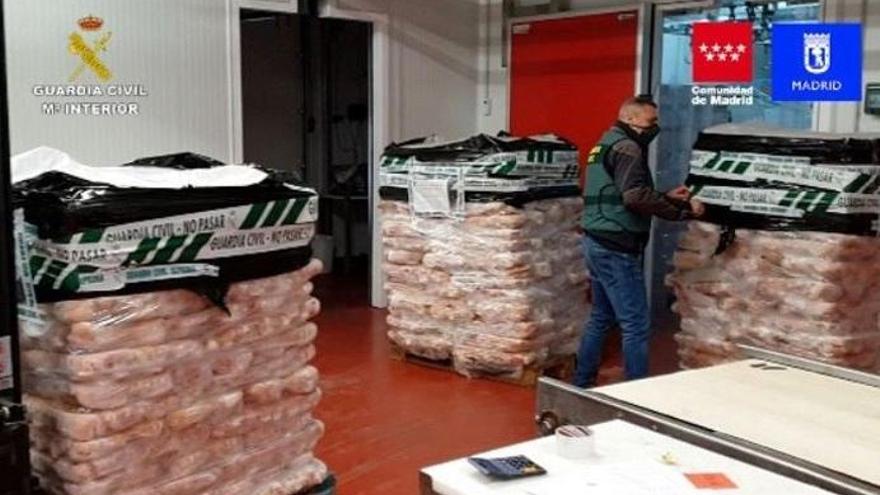 La Guardia Civil ha incautado este domingo más de 122.000 kilos de productos cárnicos.