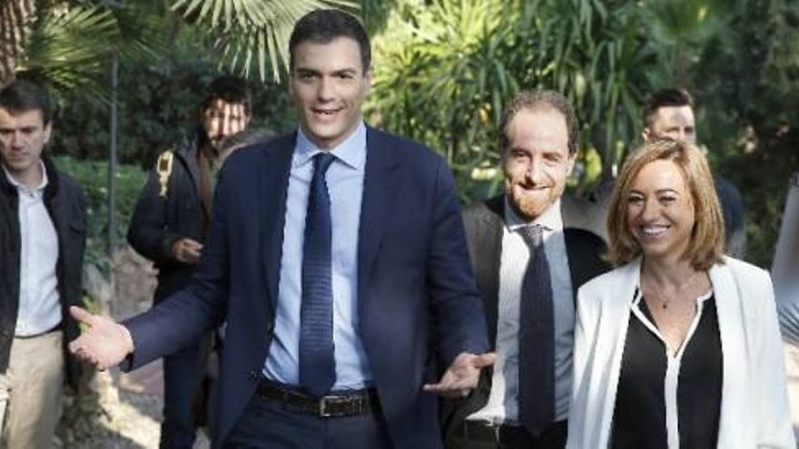 Pedro Sánchez estrena su primer día de campaña hablando en catalán