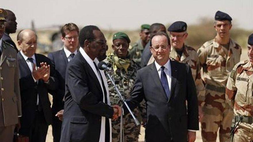 Hollande afirma en Tombuctú que la lucha en Malí &quot;aún no ha terminado&quot;
