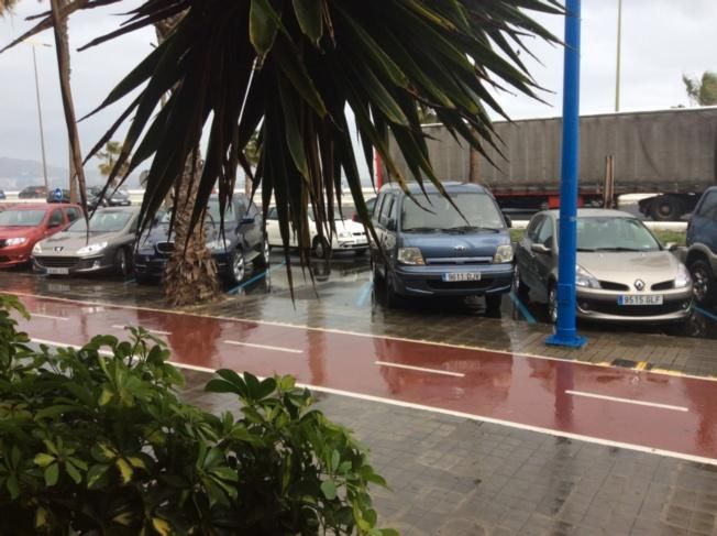 Lluvia y arco iris en la capital grancanaria (30/03/2016)