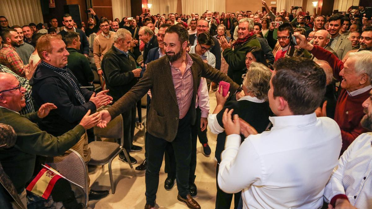 Abascal (VOX) llena el hotel Center de Badajoz: &quot;Dejar a los muertos donde están&quot;