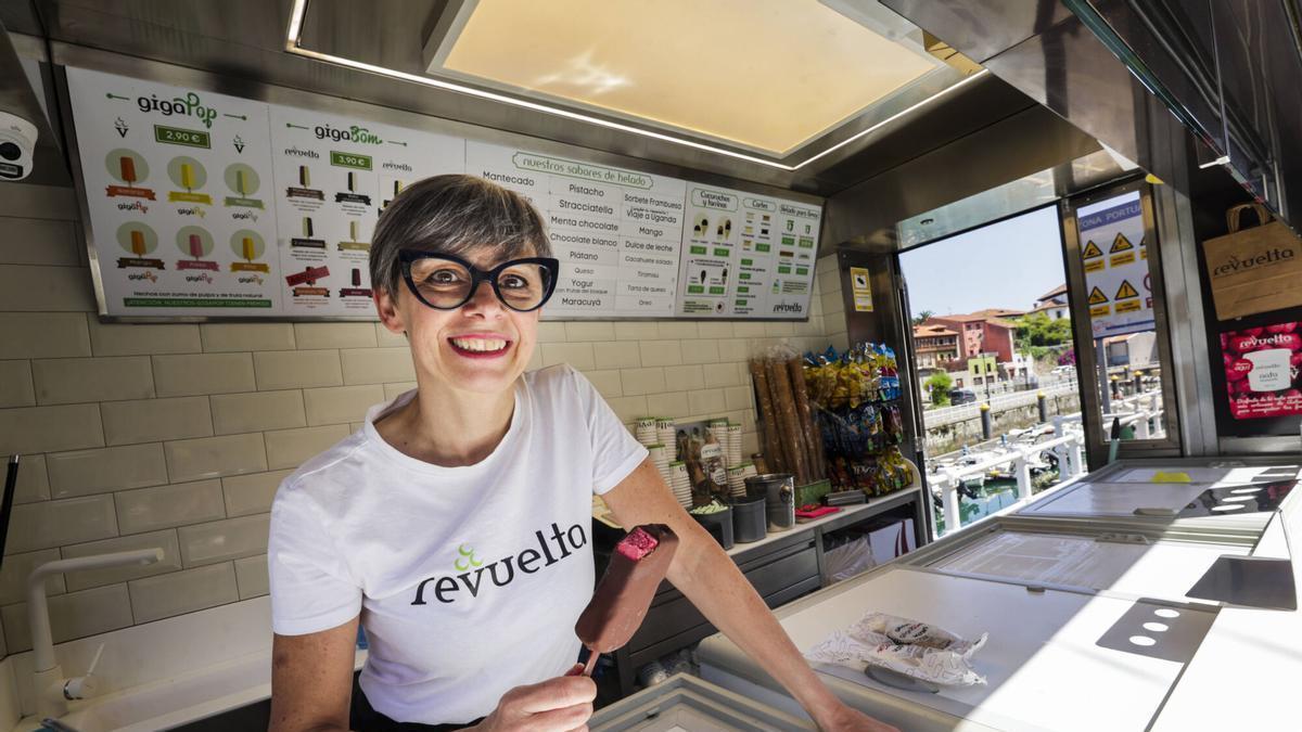 Revuelta, la heladería de Llanes que ha superado los cien años en manos de los nietos del fundador: "Más del 60 por ciento del producto que utilizamos es asturiano"