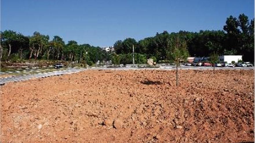 Imatge del terreny que fins fa uns mesos havia ocupat la polèmica benzinera d&#039;Aiguaviva Park, a Vidreres.