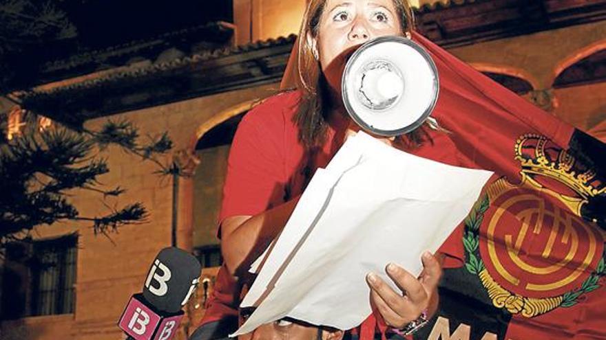 Im Einsatz für Real Mallorca: Rosa Planas bei der Demonstration.