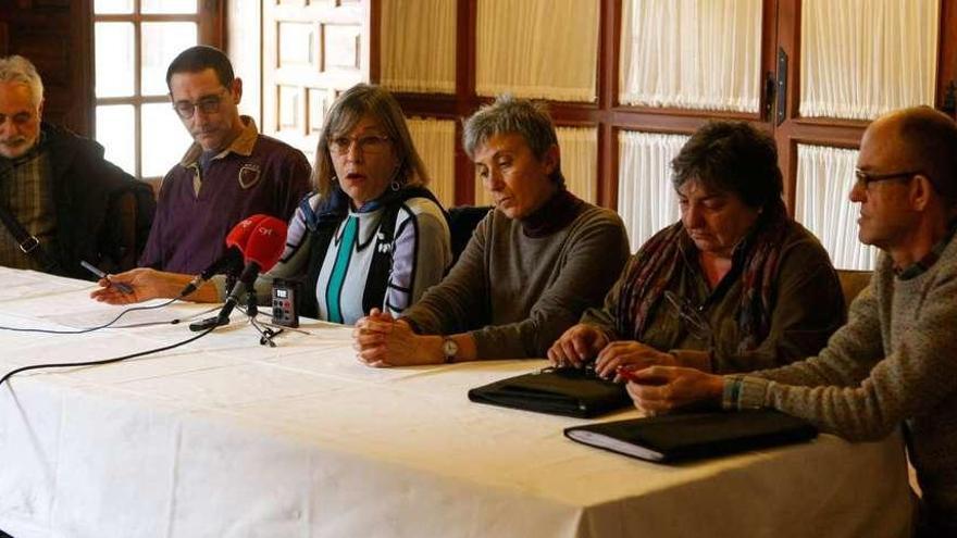 Integrantes de la Asociación de Amigos de Baltasar Lobo en la presentación ante la prensa del colectivo.