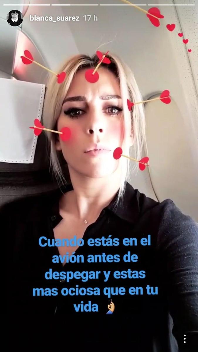 Blanca Suárez se lo pasa pipa en el avión