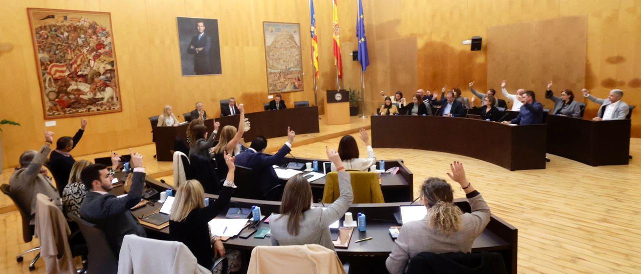 Un momento del pleno  ordinario de noviembre celebrado esta tarde en el Ayuntamiento de Benidorm.