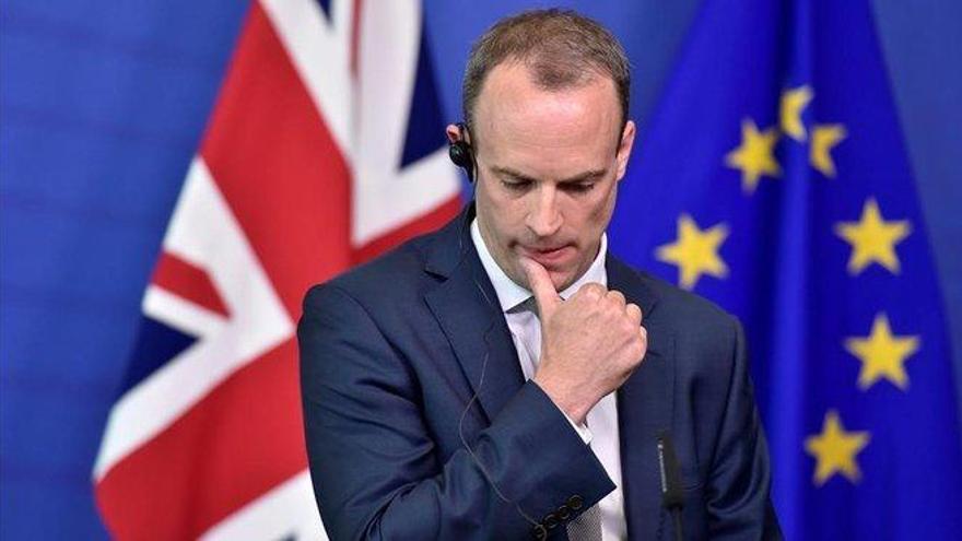 Dimiten tres ministros de May por el pacto del Brexit