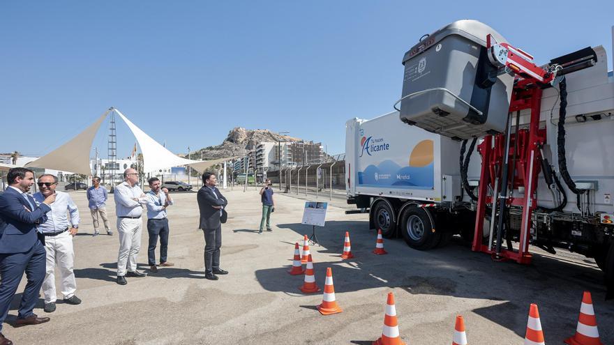 Más vehículos para mejorar el baldeo y la recogida de residuos en Alicante