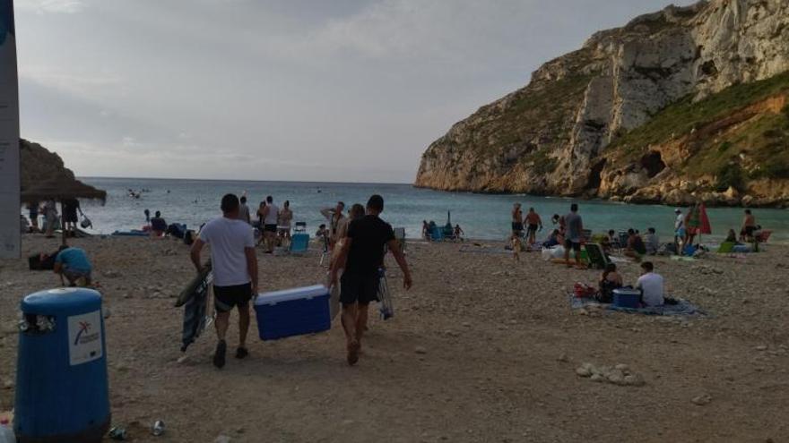 Xàbia reduce a tres los chiringuitos de sus playas