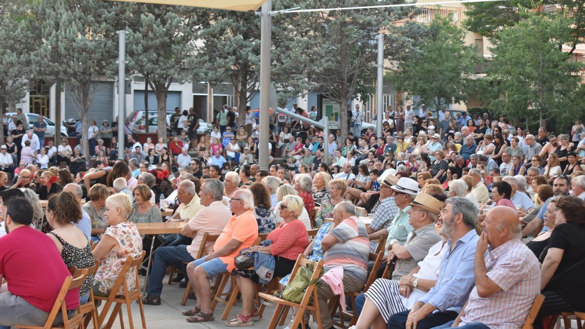 Un nombrós públic va assistir a l&#039;espectacle d&#039;estrena dels tendals