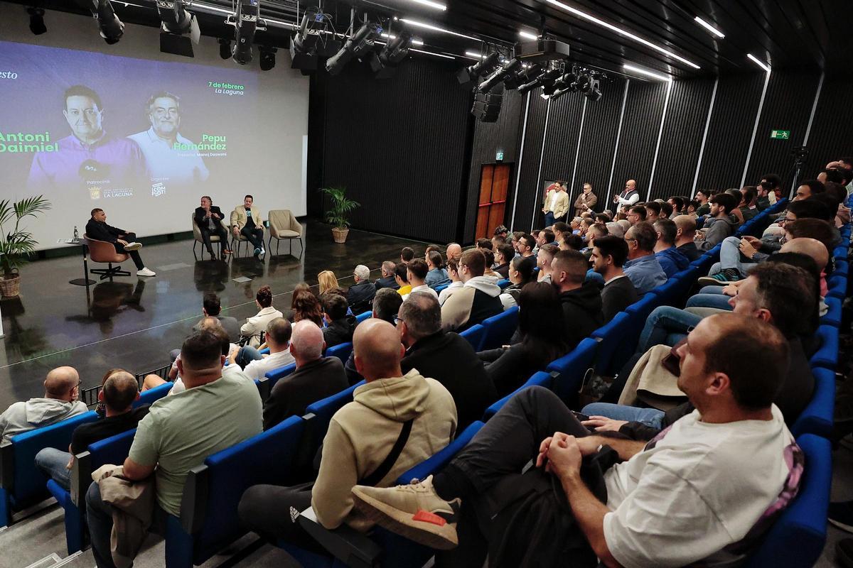 'Isla de Baloncesto', charla celebrada en el Espacio Mutua Tinerfeña de La Laguna con la presencia de Antoni Diamiel y Pepu Hernández