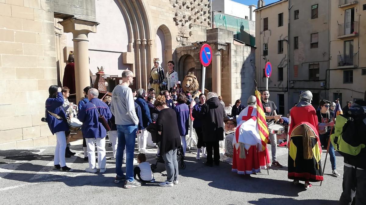 Preparació de la imatgeria per la Festa de la Llum de Manresa