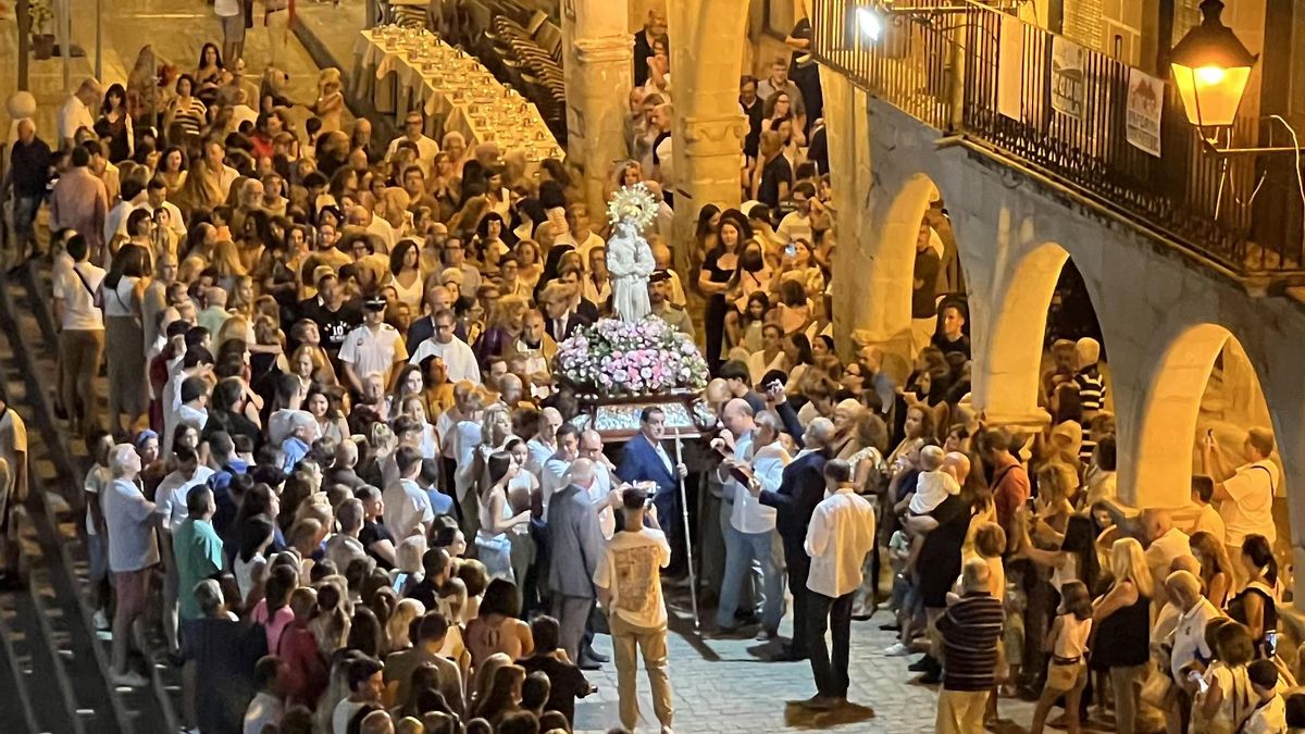 La Virgen de la Victoria a su llegada al templo de San Martín.