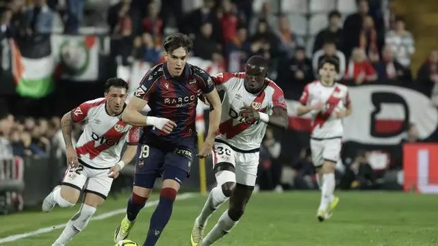 Resumen, goles y highlights de la Rayo Vallecano 1 - 1 Levante UD de la jornada 28 de LaLiga EA Sports