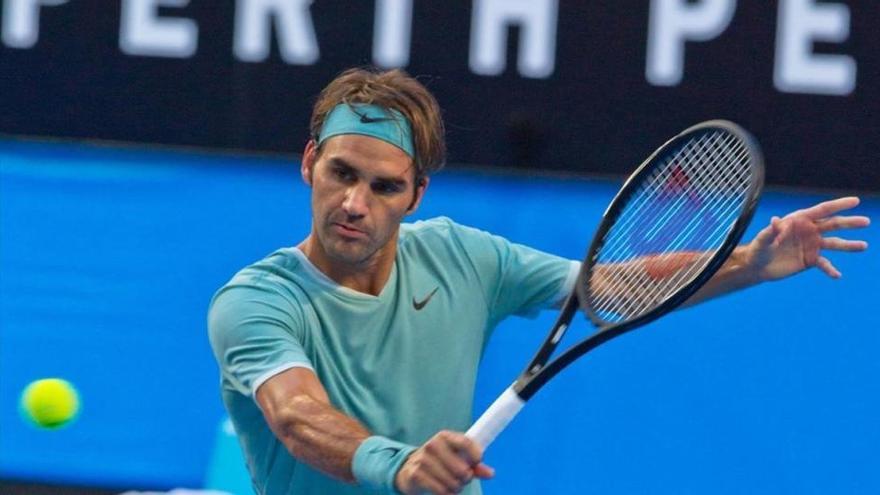 Federer regresa con éxito tras seis meses de ausencia