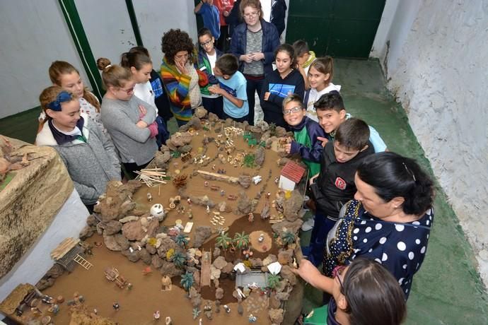 Alumnos del CEIP Padre Collado visitan los belenes de vecinos de Lomo  Magullo - La Provincia