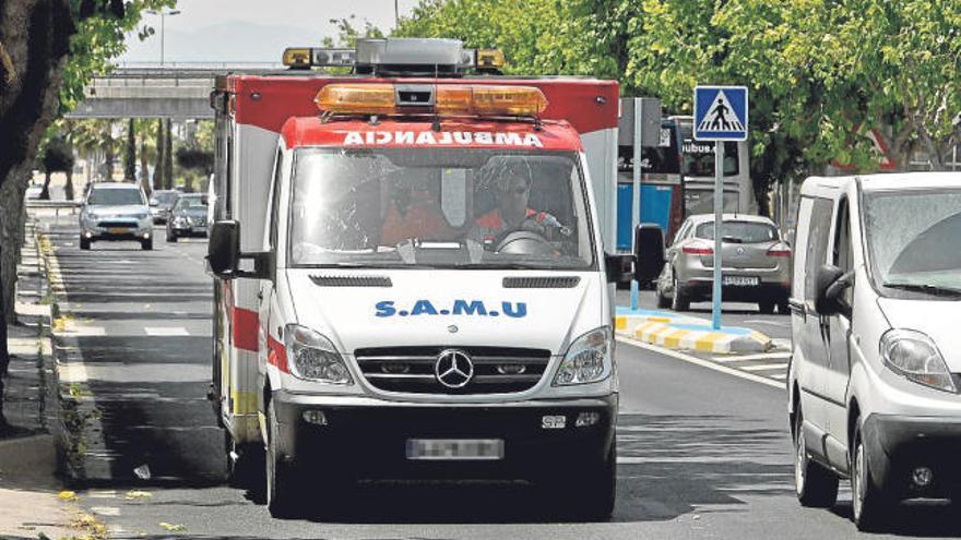 Una ambulancia en Elche en una imagen de archivo