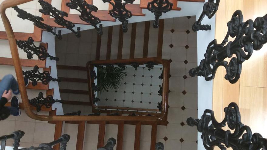 Las escaleras del ayuntamiento decimonónico de Benissa.