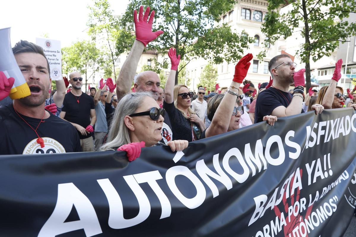La protesta de los autónomos en Gijón, en imágenes La protesta de los autónomos en Gijón, en imágenes