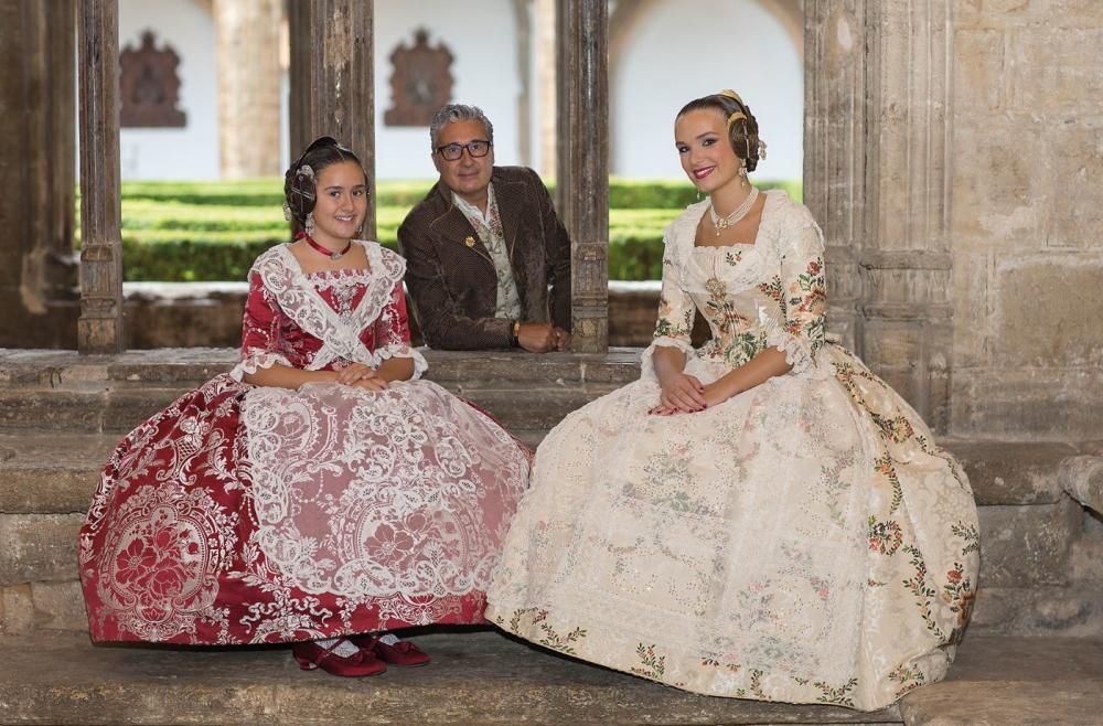 Reino de València-Duque de Calabria. Presidente: Vicente Hércules Codes. Fallera mayor: Esther Compañ de la Riva. Fallera mayor infantil: Amparo Cabanes Belenguer.