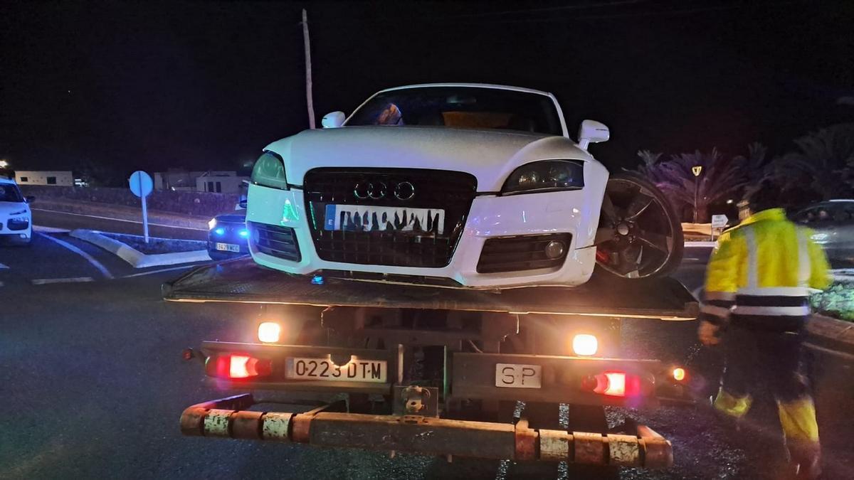 Imagen del coche accidentado en Teguise.