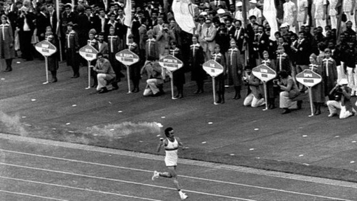 Serguéi Belov, llevando la antorcha olímpica en la inauguración de los Juegos de Moscú 1980.