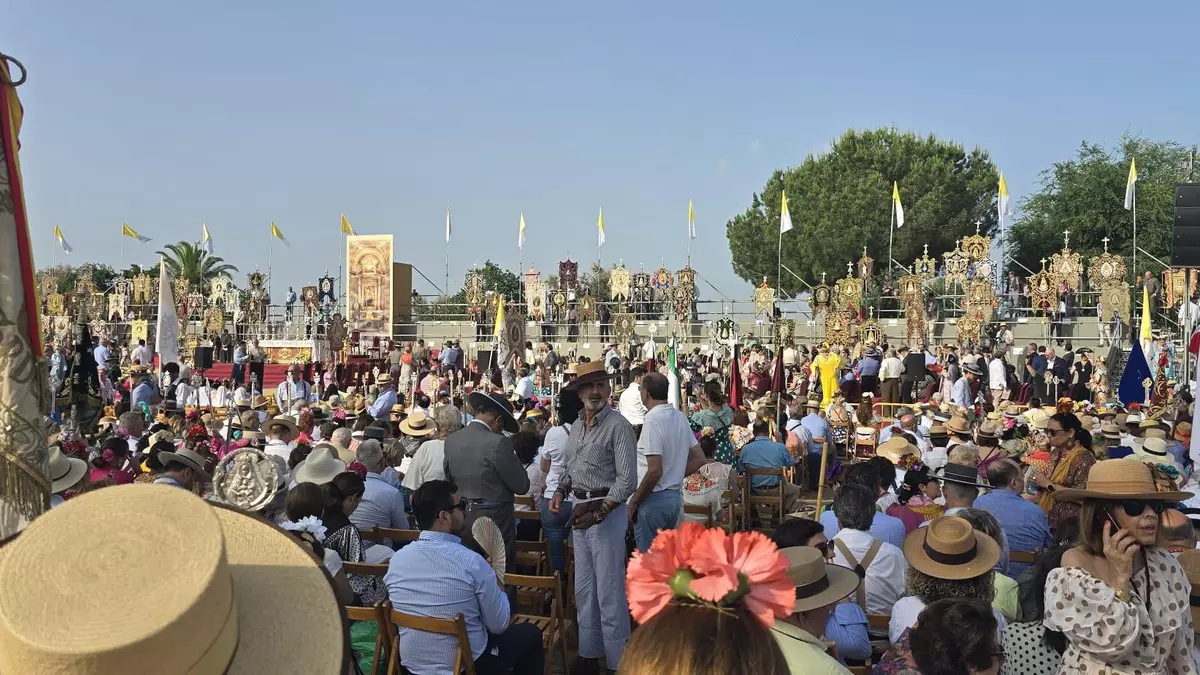 El papa León XIV sorprende a los romeros mandando una bendición en la misa de El Rocío