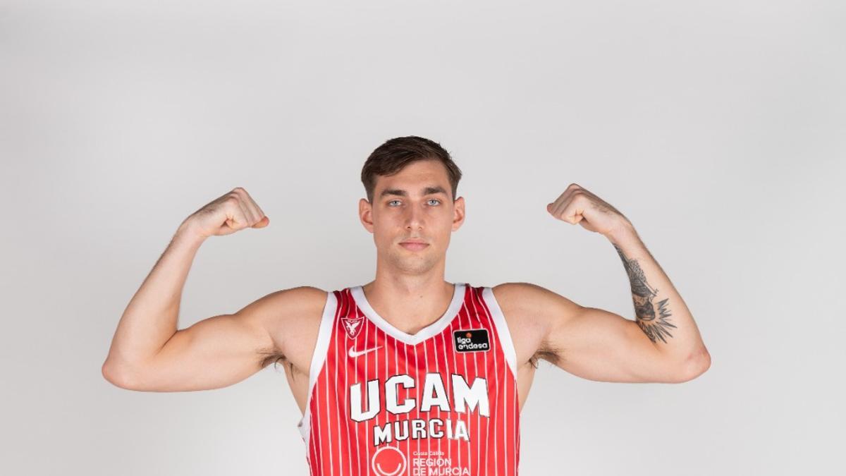 Falk, amb la samarreta de l'UCAM Múrcia.