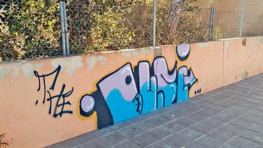 Grafiti realizado en los últimos días en un muro de Binissalem.