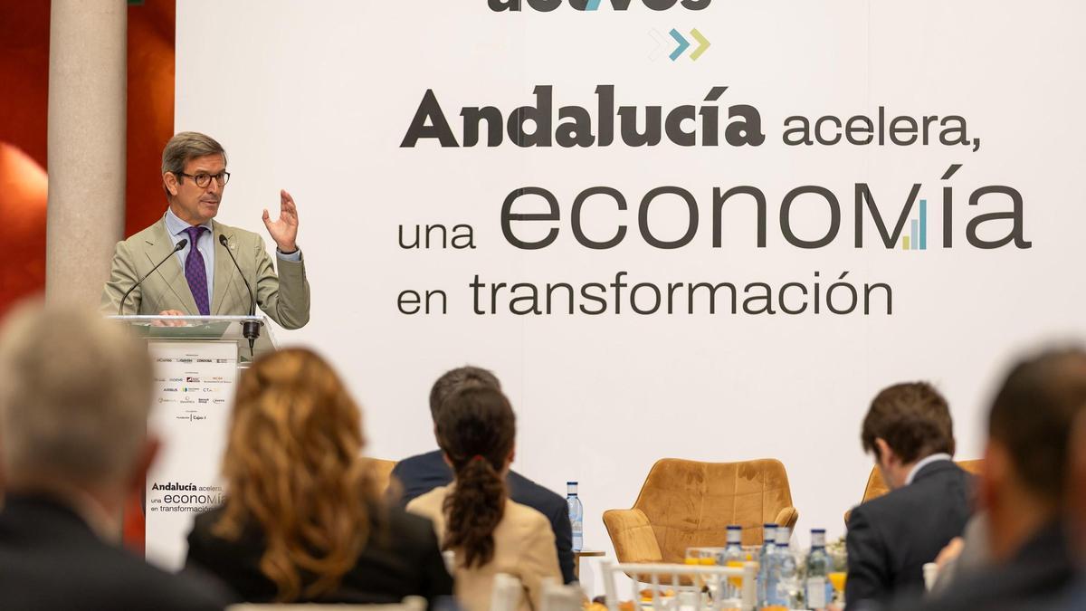El consejero de Industria, Jorge Paradela, en la inauguración del foro 'Activos. Andalucía acelera, una economía en transformación', celebrada este viernes en la Fundación Cajasol de Sevilla.