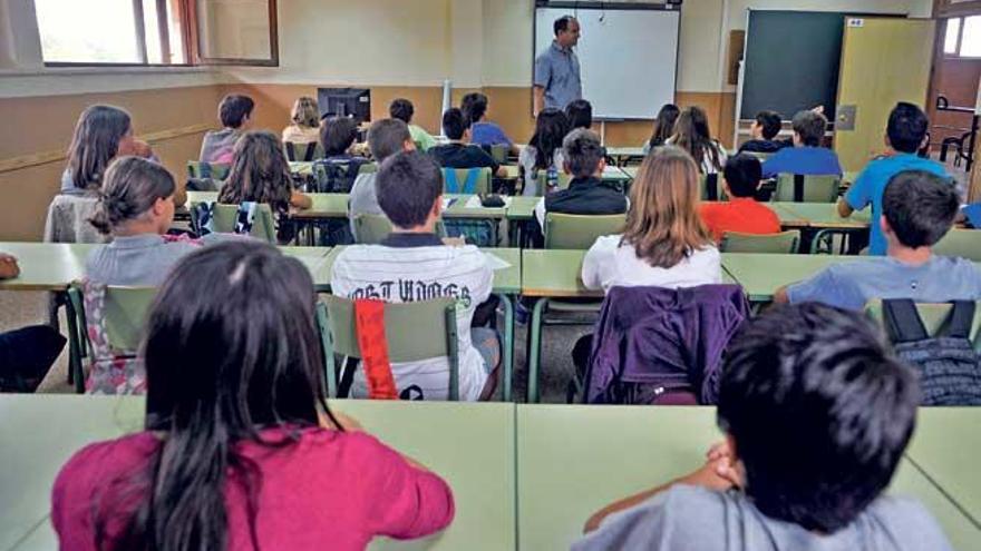 Educación promete oposiciones para contratar a más de 800 docentes antes de  2019