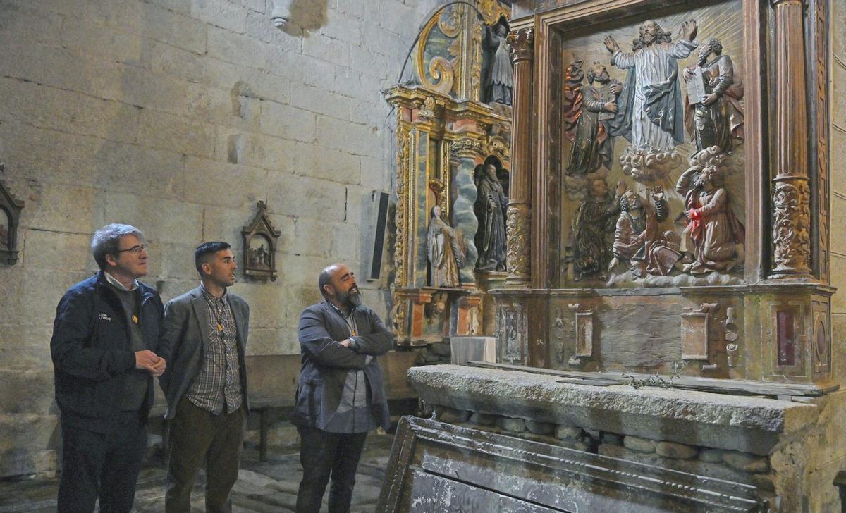 Visita de Ángel Miramontes y Manuel Pardo a la iglesia de Santa María de Espadanedo.