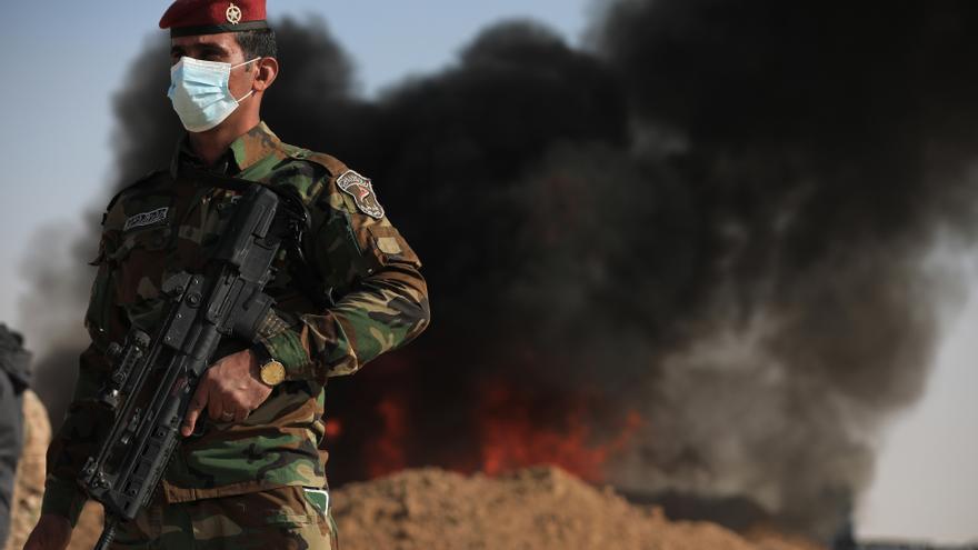 Un ataque atribuido a Estado Islámico mata al menos a cinco militares en Irak