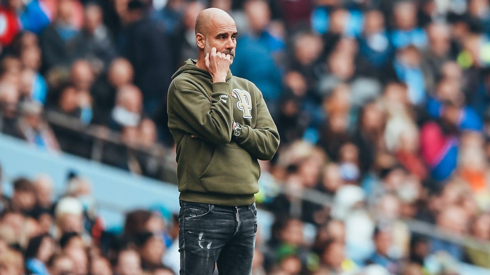 Guardiola, preocupado, en el partido de este sábado.