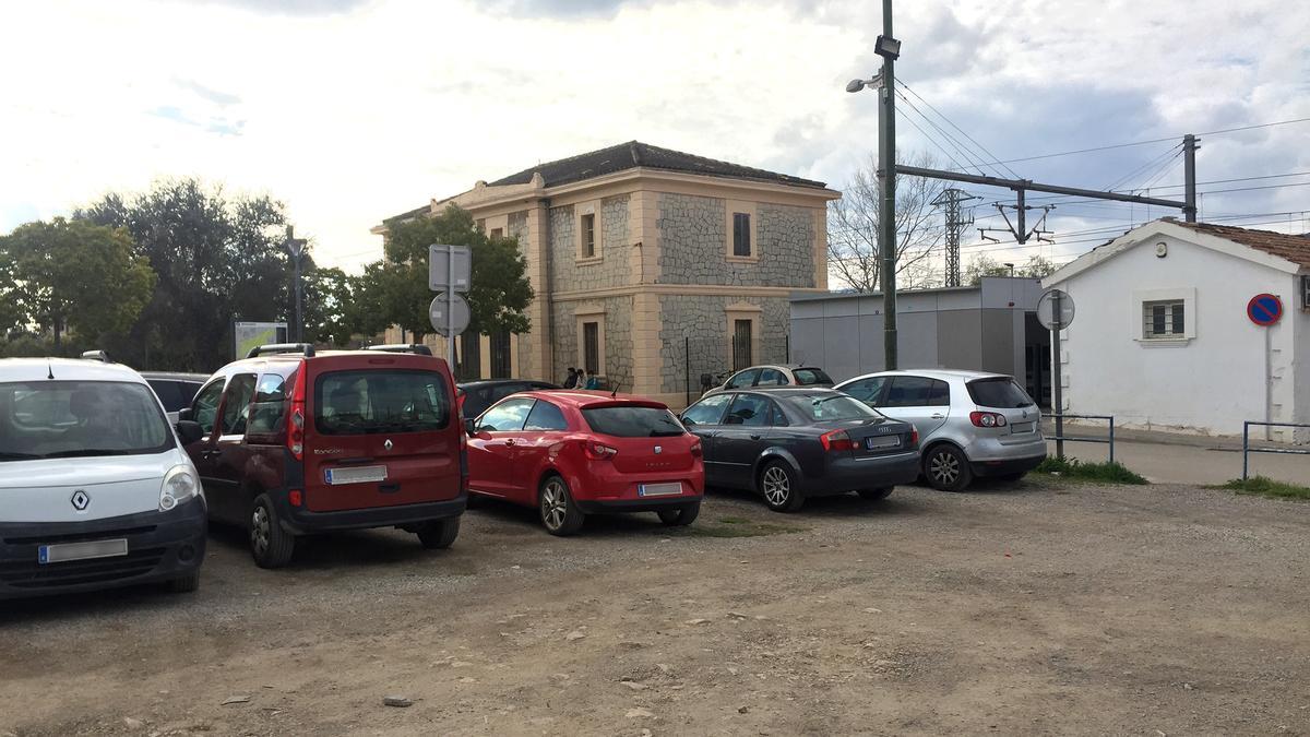 Imagen del estacionamiento provisional ubicado junto a la estación de Binissalem.